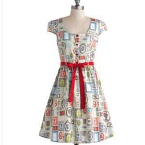 Retrolicious portraits dress L